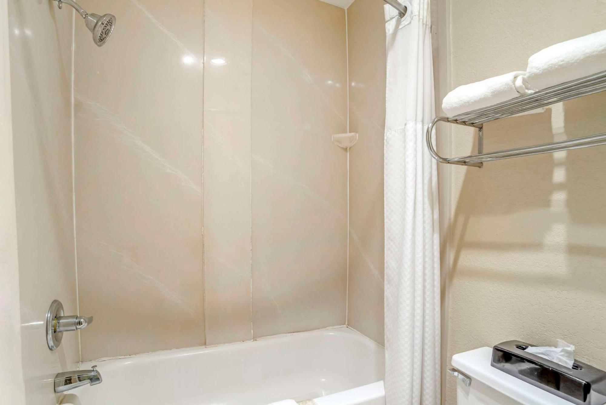 Quality Inn Near Speedway Wilkesboro Ngoại thất bức ảnh
